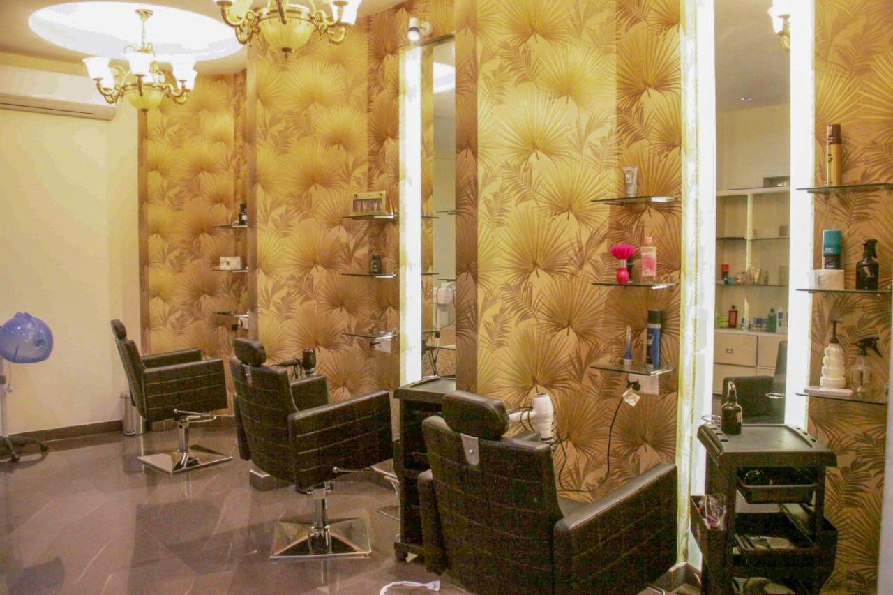 Four Leaf Hotel,Budaun エクステリア 写真