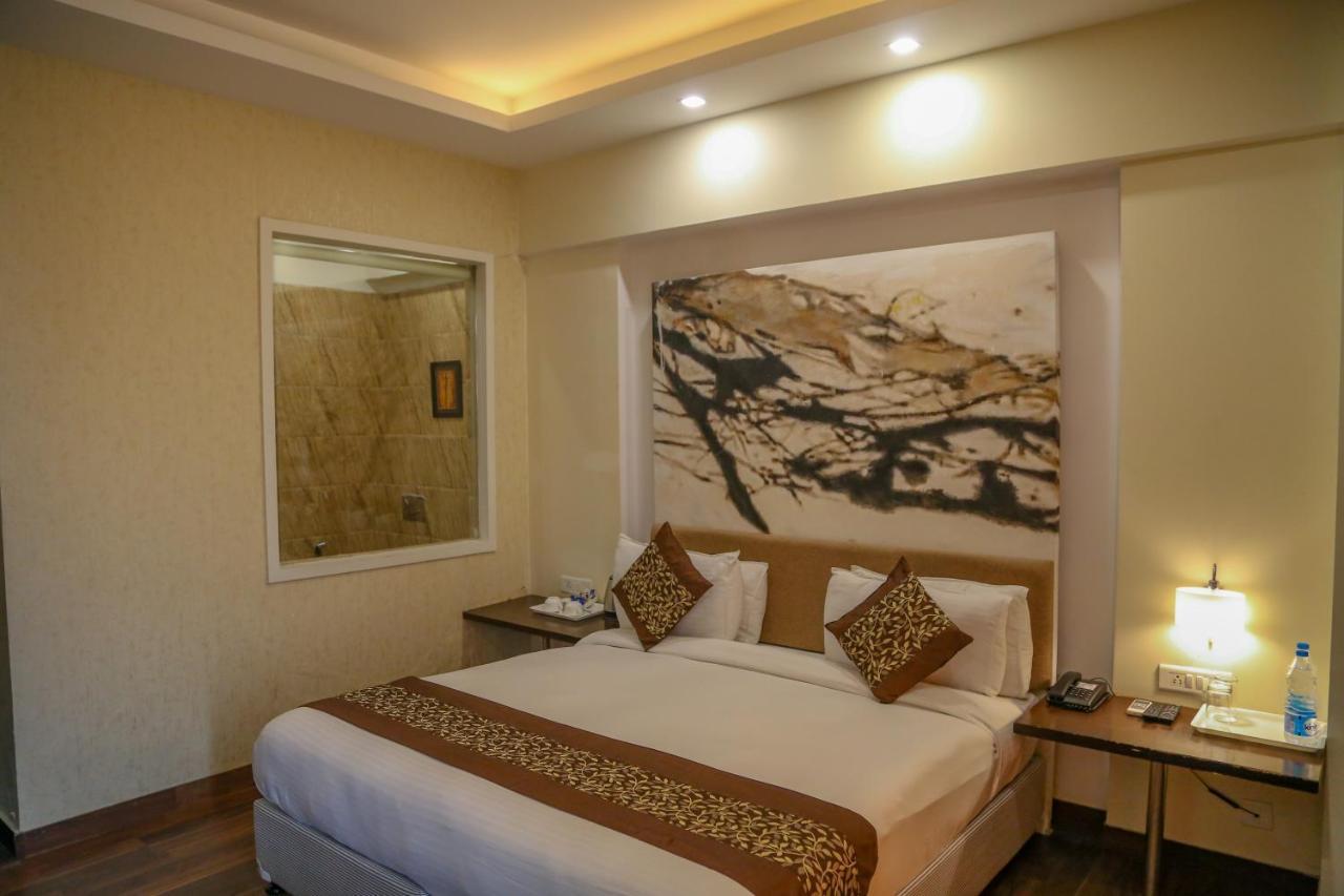 Four Leaf Hotel,Budaun エクステリア 写真
