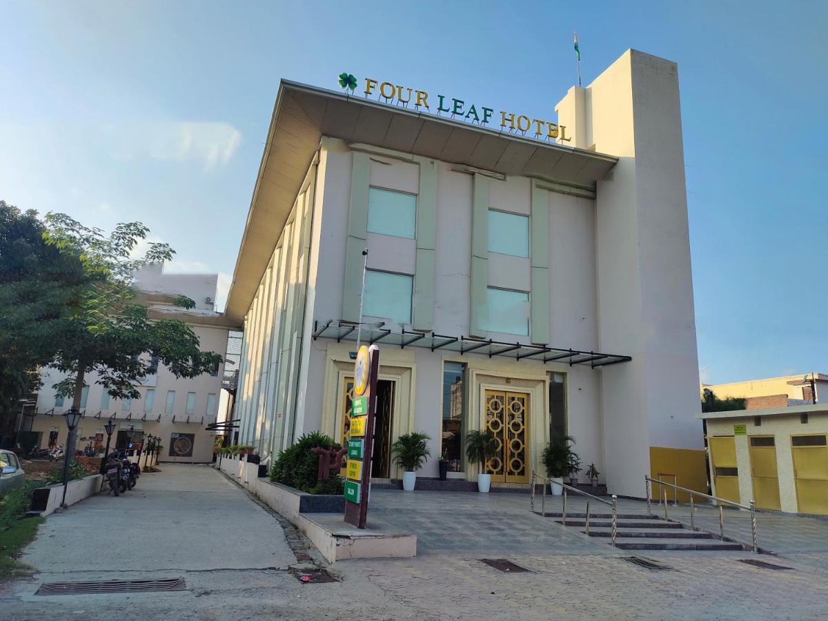 Four Leaf Hotel,Budaun エクステリア 写真