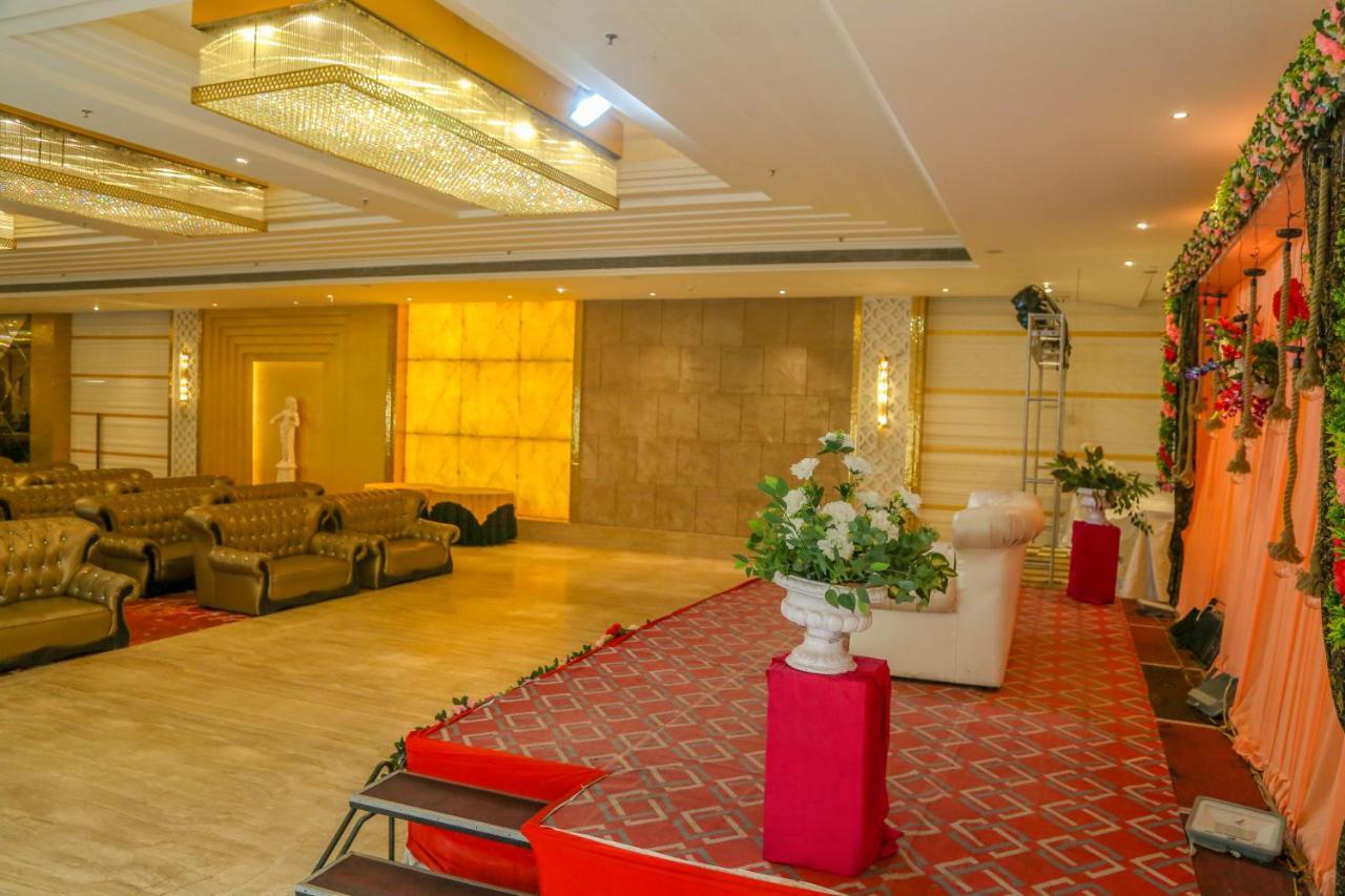 Four Leaf Hotel,Budaun エクステリア 写真